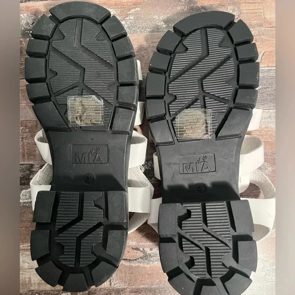 Mia Kids White Thick Strapped Sandals‎ Girls 4